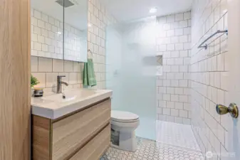 Full remodeled bathroom off the main hallway.