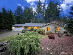 Experience one-level living in active Alderbrook community! Enormous driveway and this large parcel welcomes guests for gathering and entertainment fun.