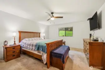 Spacious primary room with ample space, offering comfort and flexibility for a variety of furniture layouts.