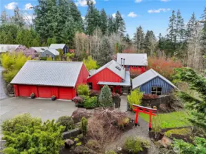 Welcome to your estate in Tate's Orchard - an architectural delight!!