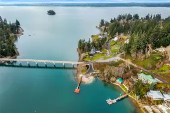 Check out this stunning new island bridge, the public dock and float, and the parking rack for your kayaks - all for the benefit of Raft Island residents! How cool is that!