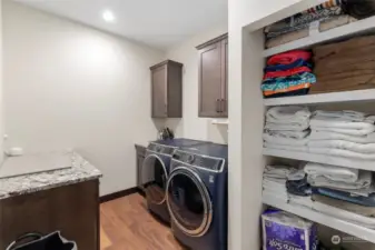 Oversized laundry room with all the amenities. Washer/Dryer stay!