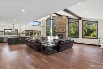 Luxury Meets Nature in This Stunning Open-Concept Home!