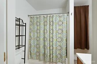 Full Bathroom 1