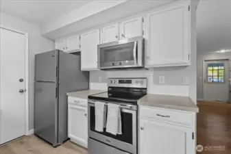 Kitchen w/ Stainless Appliances