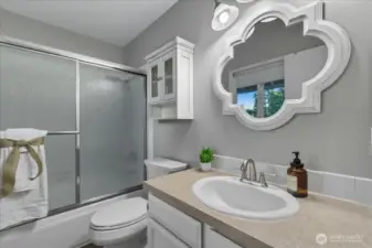 Primary Ensuite Bathroom w/ Shower