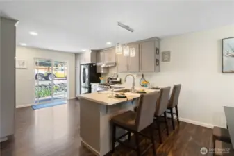 Kitchen with quartz counter top