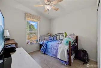Light, bright 2nd bedroom in 2nd home