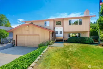 Well maintained split level house.