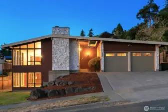 4224 SW Donovan St, Seattle WA 98136 is a distinctive mid-century modern home in the Fauntlee Hills neighborhood of West Seattle.  Original owner - ready for it's next chapter!