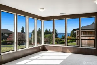 Lower family room without virtual staging.