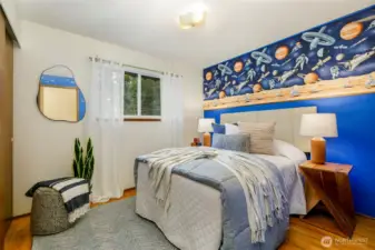 3rd bedroom is rocketing out!