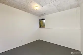 4th Bedroom down, has a walk in closet