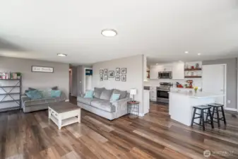 Open concept connecting social spaces