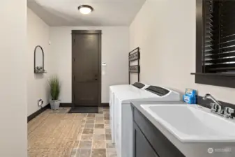 Main level utility/mud room