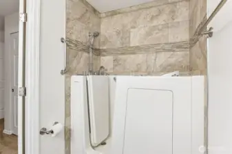 Jetted Tub in Master