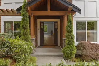 Move Right In to this welcoming and spacious home!