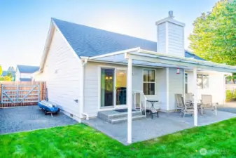 Room for an RV on the side of the home with a 10' gate.
