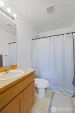 Upstairs full bathroom.