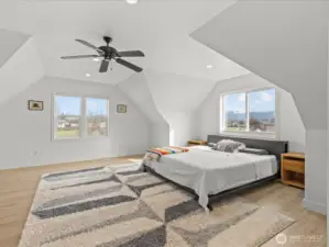 Upstairs Main Primary Bedroom