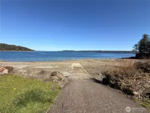 Private boat launch.  Triton Cove State Park has a public boat launch, 1/4 mile away.