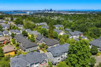 Gorgeous neighborhood with convenient access to downtown, Seatac airport, ferries, and more!
