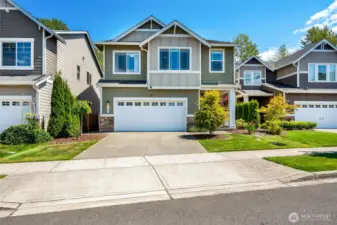 Welcome to Overlook at Riverfront. Built in 2020, this upgraded home features 4 bedrooms upstairs plus a large bonus room, bathrooms, and utility room (Yes!).