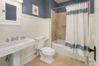 The ensuite bath for the western bedroom