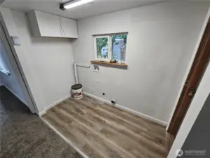Washer/dryer hookups