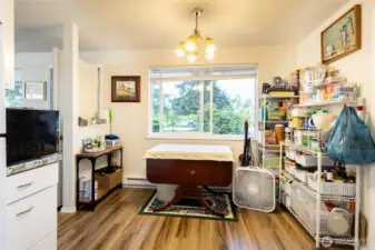 108 Kitchen/Eating area