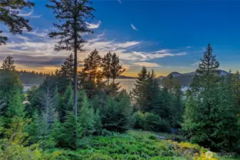 Private Island Recreation Nearby – Access to pristine hiking, stocked lakes, and hunting territory surrounding the home