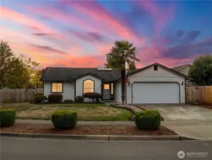 Beautiful home in a beautiful neighborhood waiting for its new owners.