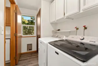 Garage entry to utility room off kitchen
