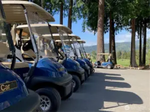 Golf club, restaurants, all walking distance