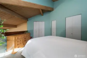 Upper level bedroom/loft