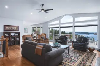 Expansive Windows to Take in the Sunny Southwest Views!