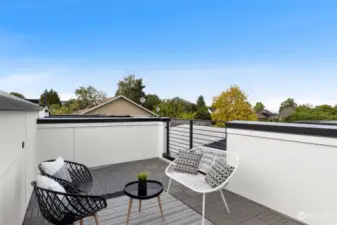 Your private rooftop escape! This stylish deck is perfect for morning coffee, sunset wine, or just soaking up Seattle’s fresh air.