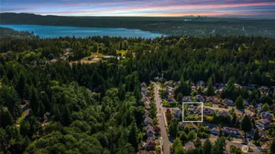 Easy access to Lake Sammamish!