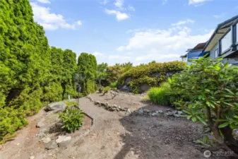 Private garden space ready for you to put your own stamp on it! Above the rock wall is a grassy area for your pet.