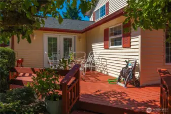 Surrounding deck space off the living room