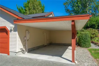 Carport in the perfect location