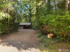 Rare single driveway for privacy