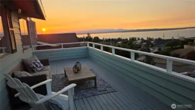 Amazing sunsets all year!!