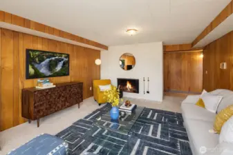 Third fire place in the home.