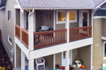 Great sized deck on the upper floor!