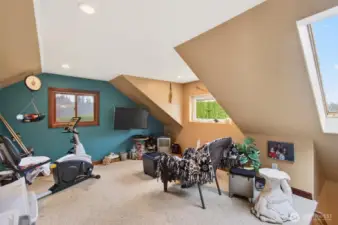 Upper bonus room
