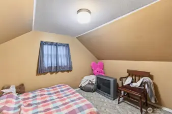 upper bedroom 2
