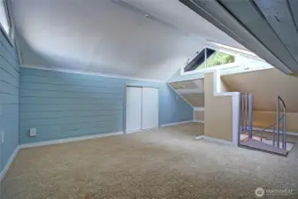 Great Upper Bonus Room/Loft~