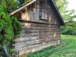 Square cut log cabin