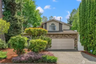 PRIME LOCATION! Across the street from Mark Twain Elementary—an unbeatable convenience for families. Don't miss this incredible opportunity!"
